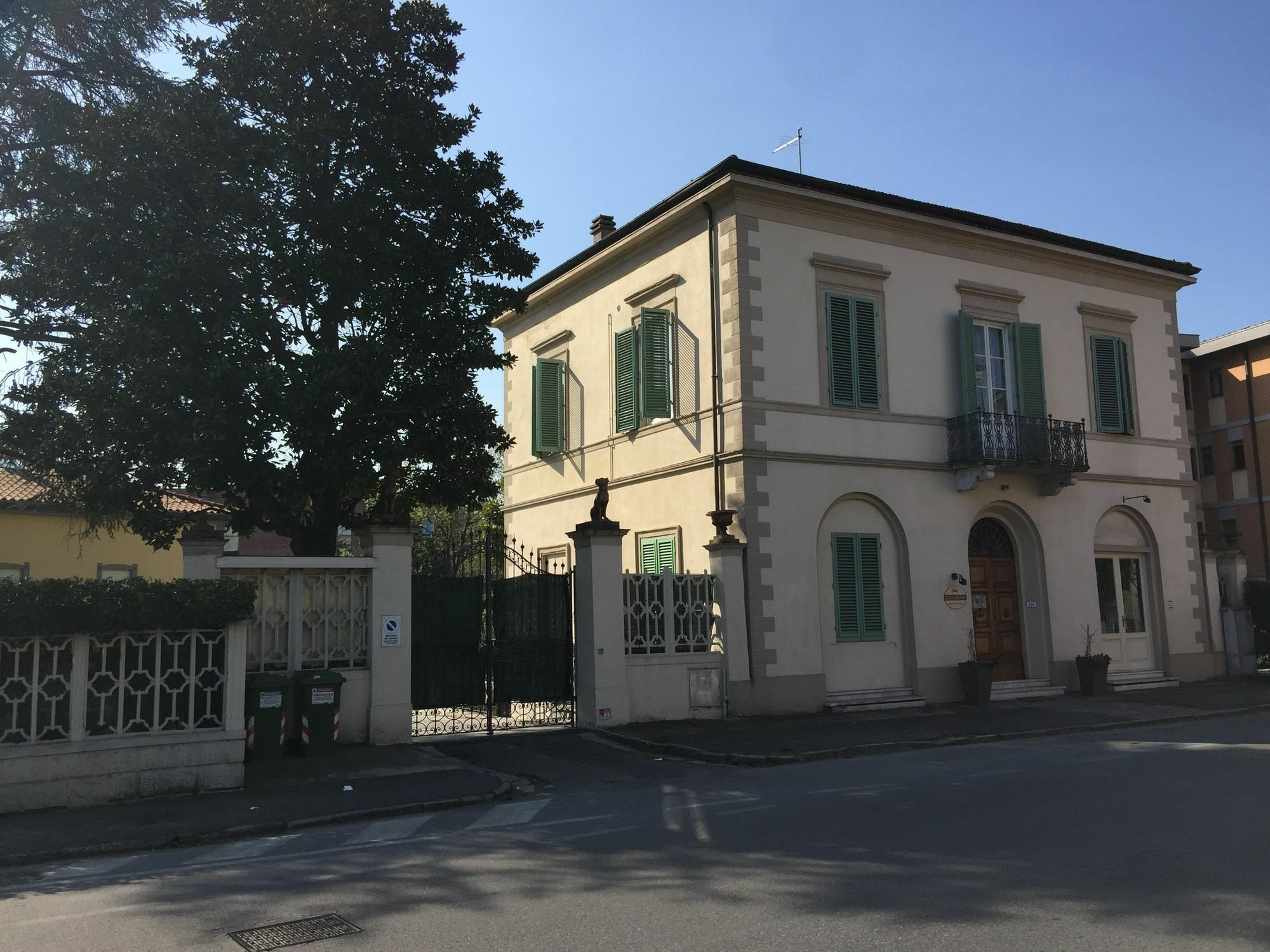 Lucca Relais Bed & Breakfast Exterior photo